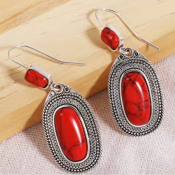 ⭕️BOGO FREE⭕️ Silver and red cabuchon dangling earrings - Picture 6 of 8